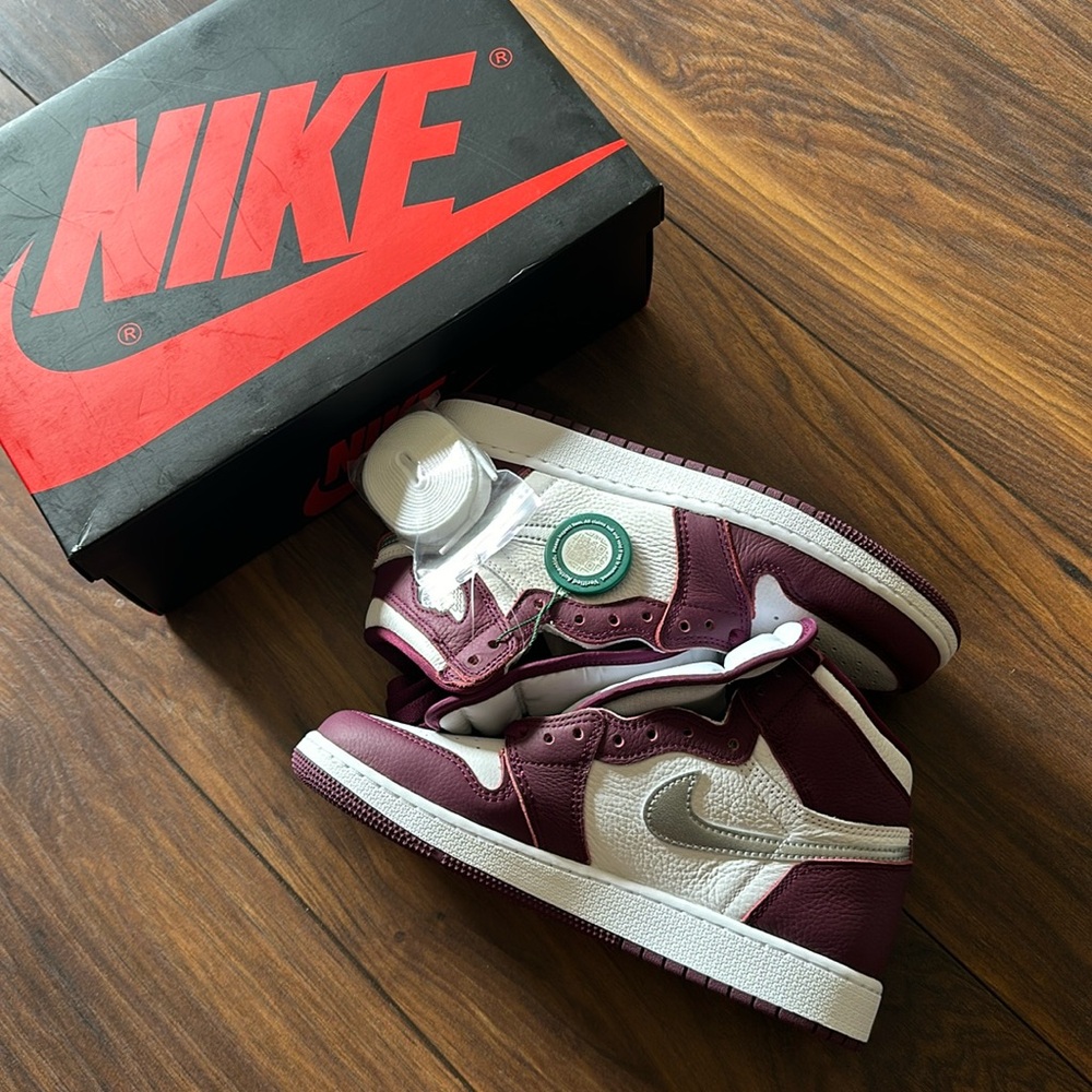NEW Jordan 1 Retro High Bordeaux GS Size 6.5 Y equivalent to size 8 women’s